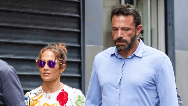 Jennifer Lopez and Ben Affleck Spotted Kissing in a Paris 